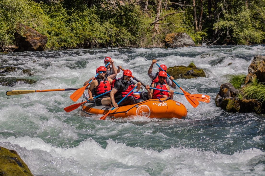 Raft in big waves on the North Umpqua River