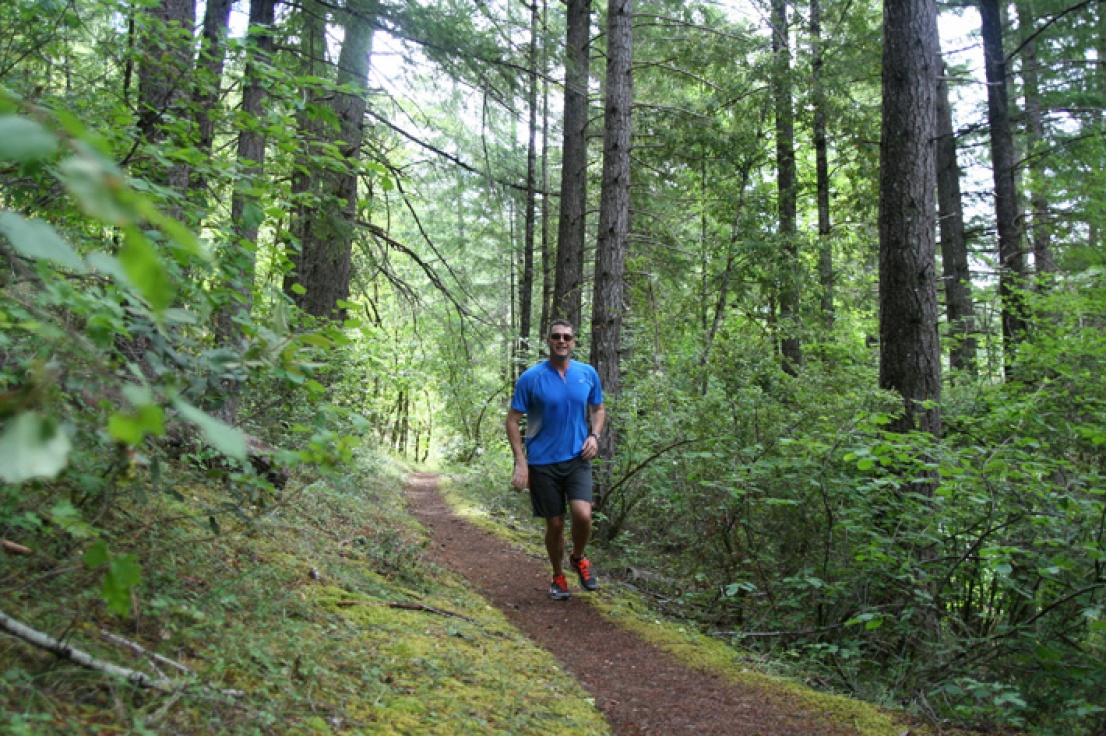Man running on the Rogue River Trail